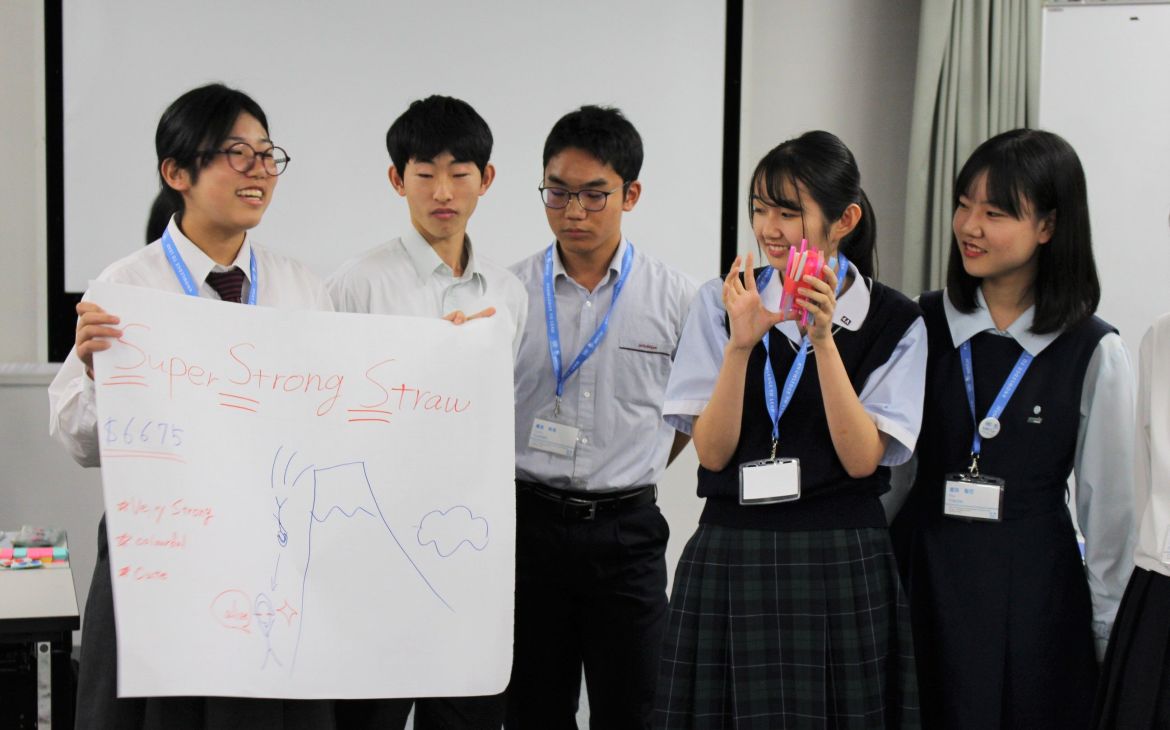 6 Youth Ambassadors presenting their ideas