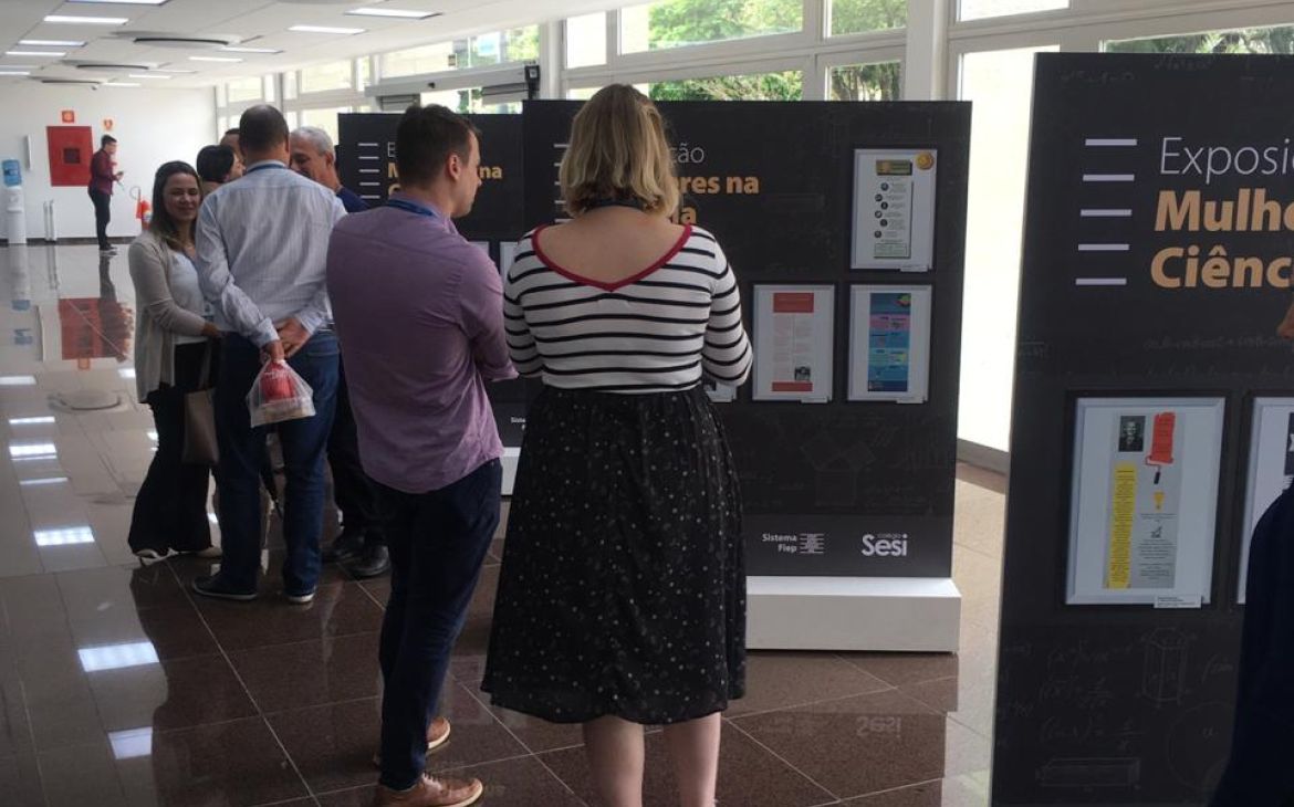 Participants during the exhibitions on women and girls in science