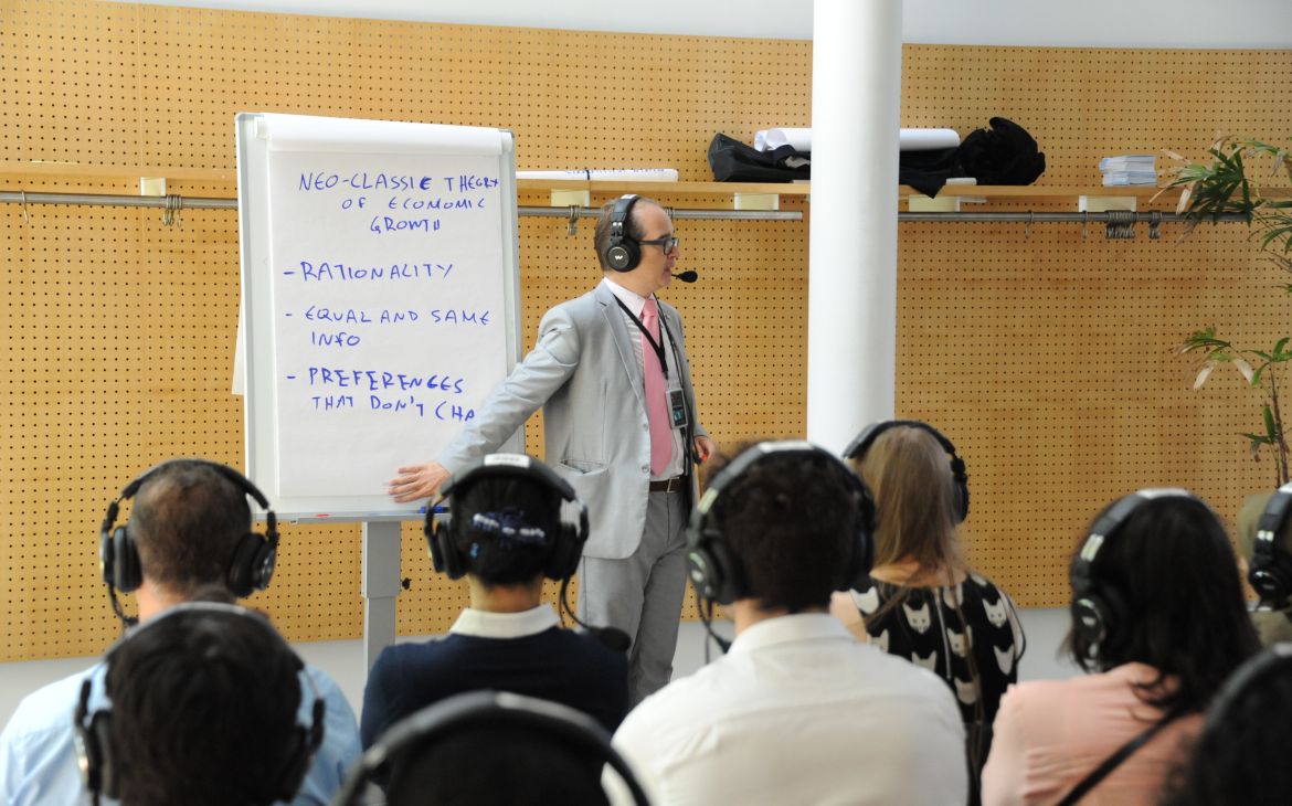 Stefanos Fotiu, ESCAP, delivers a Climate Classroom on Decarbonization