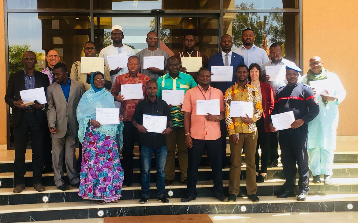 Photo de groupe suivant la remise des certificats