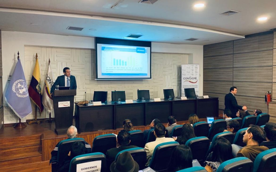 Speaker during his presentation on the Ecuadorian economy towards municipal elections 2019