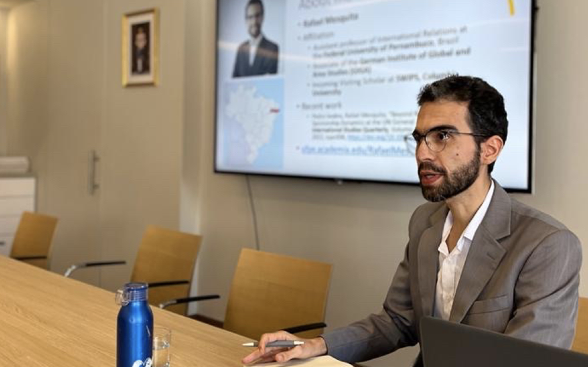 Dr. Rafael Mesquita presenting modules 2 and 3: Digital Diplomacy and Artificial Intelligence