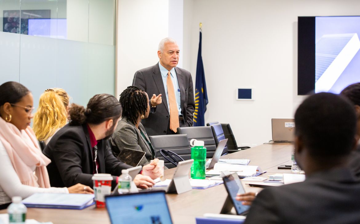 Mr. Marco Suazo Welcomes Delegates of Vietnam and St. Vincent and the Grenadines