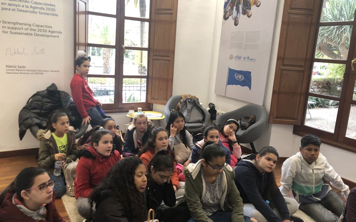 Photo 4: Students visiting “La Casita” to learn about the SDGs