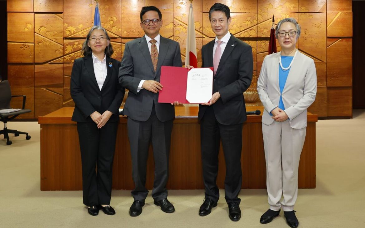 Ms. Chisa Mikami (Head of UNITAR Hiroshima Office),  Mr. Nikhil Seth (United Nations Assistant Secretary-General and Executive Director of UNITAR), Mr. Hidehiko Yuzaki (Governor of Hiroshima Prefecture) and Ms. Mihoko Kumamoto (UNITAR Division for Prosperity Director)