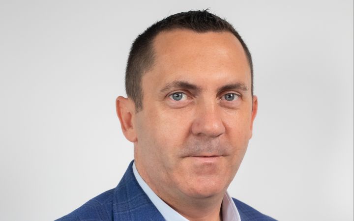 Mr. Artur Zieliński 