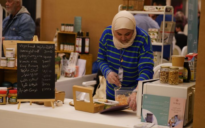 Shumoos preparing an ordered meal at her stall
