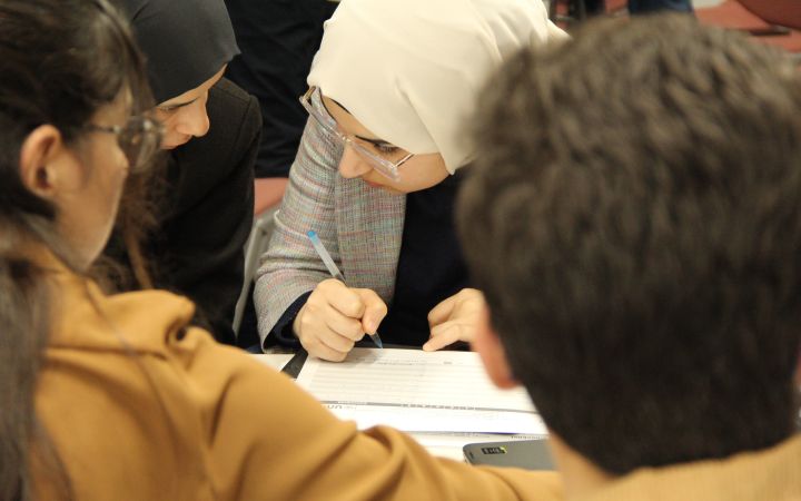 Dr. MAWADAH ARIF HAMMADI discussing with her fellow participant.