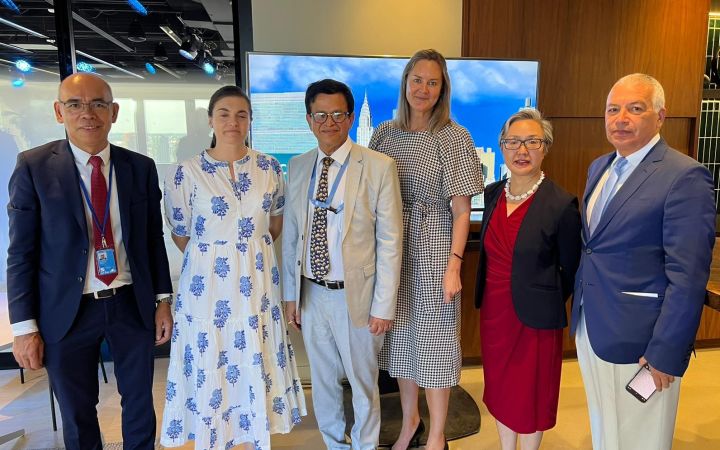 L-R Michael ADALLA (UNITAR); Kate BARNES, Global Partnerships Manager, Microsoft; Nikhil SETH (UNITAR); Kate BEHNCKEN (Microsoft); Mihoko KUMAMOTO (UNITAR); Marco SUAZO, Head of UNITAR New York Office (UNITAR)
