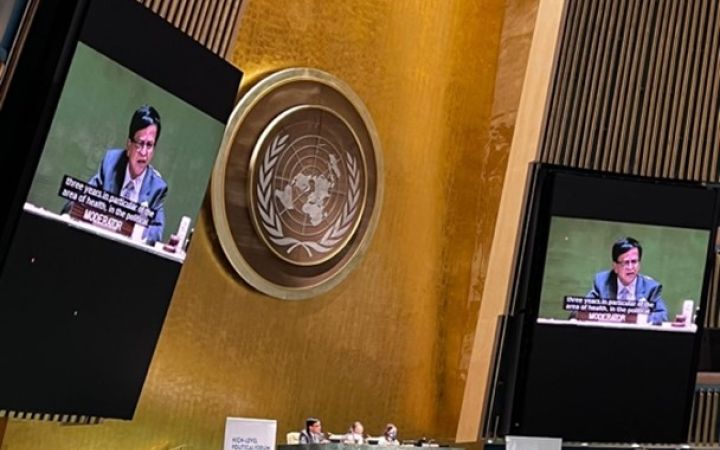 Mr. Seth at the Town Hall