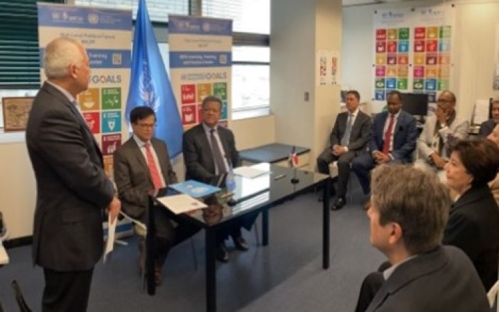 Mr. Nikhil Seth and Dr. Leonel Fernández 