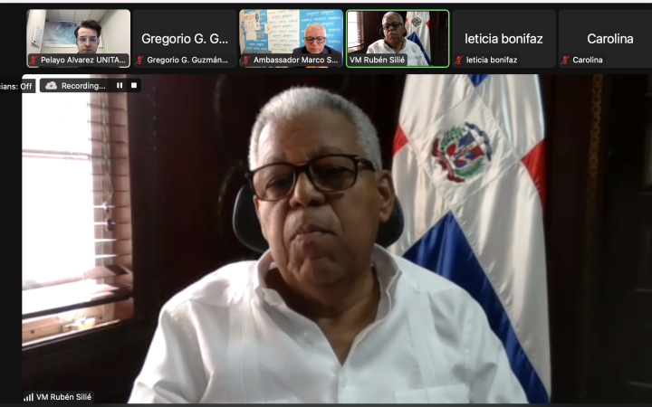 Excmo. Sr. Rubén Silié, Viceministro de Relaciones Exteriores presentó el curso a los participantes.