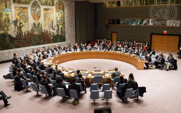 Analyse complex problems and disputes taking into account the impact of history, politics and economics