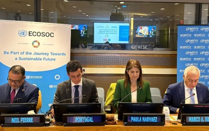 Full opening panel panelists 