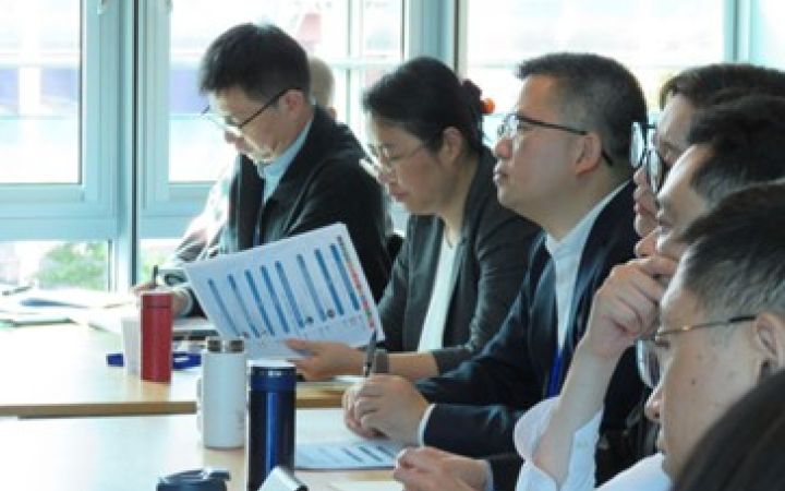 Government officials from the municipality of Shanghai