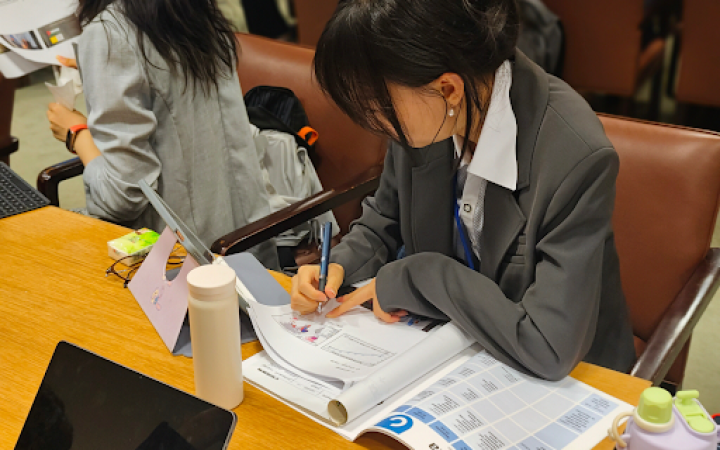 Student writes down insights from the lesson